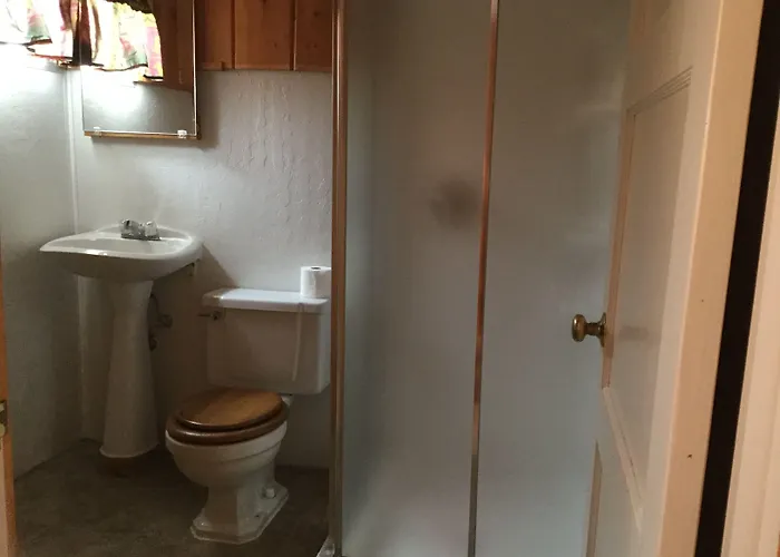 Chinook Winds Motel