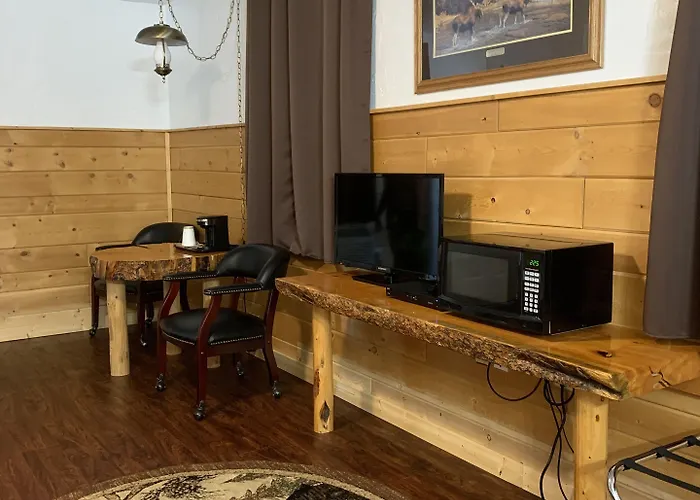 Chinook Winds Motel