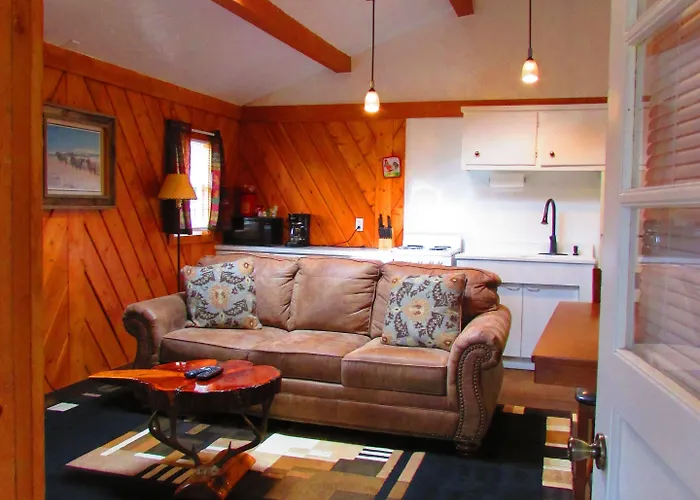 Chinook Winds Motel 2*
