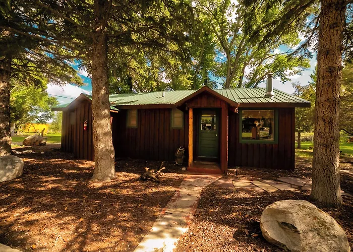 Chinook Winds Motel