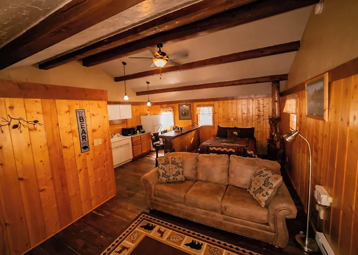 Chinook Winds Motel