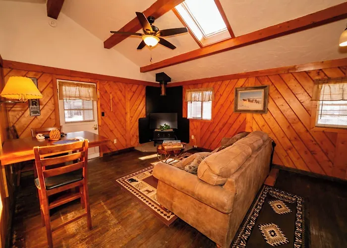 Chinook Winds Motel 2*