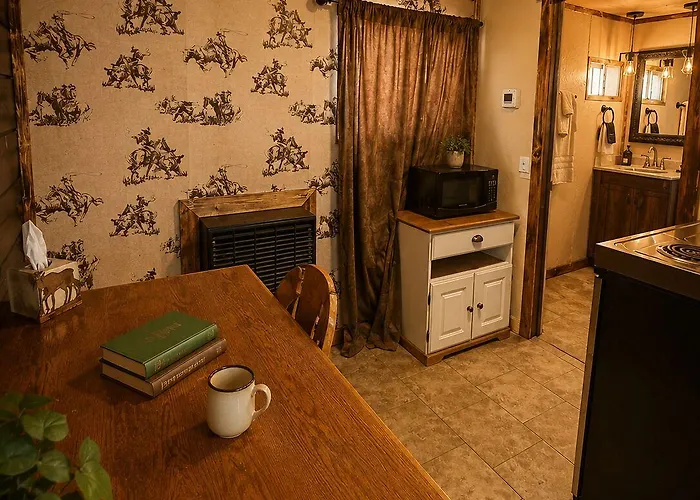 Chinook Winds Motel 2*