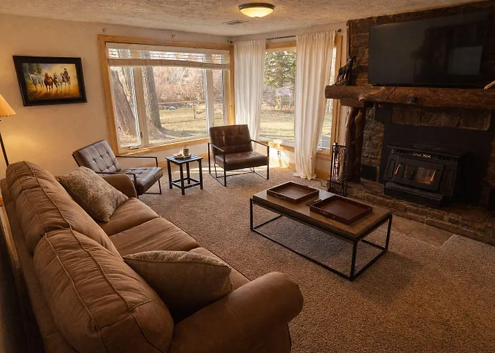 Chinook Winds Motel
